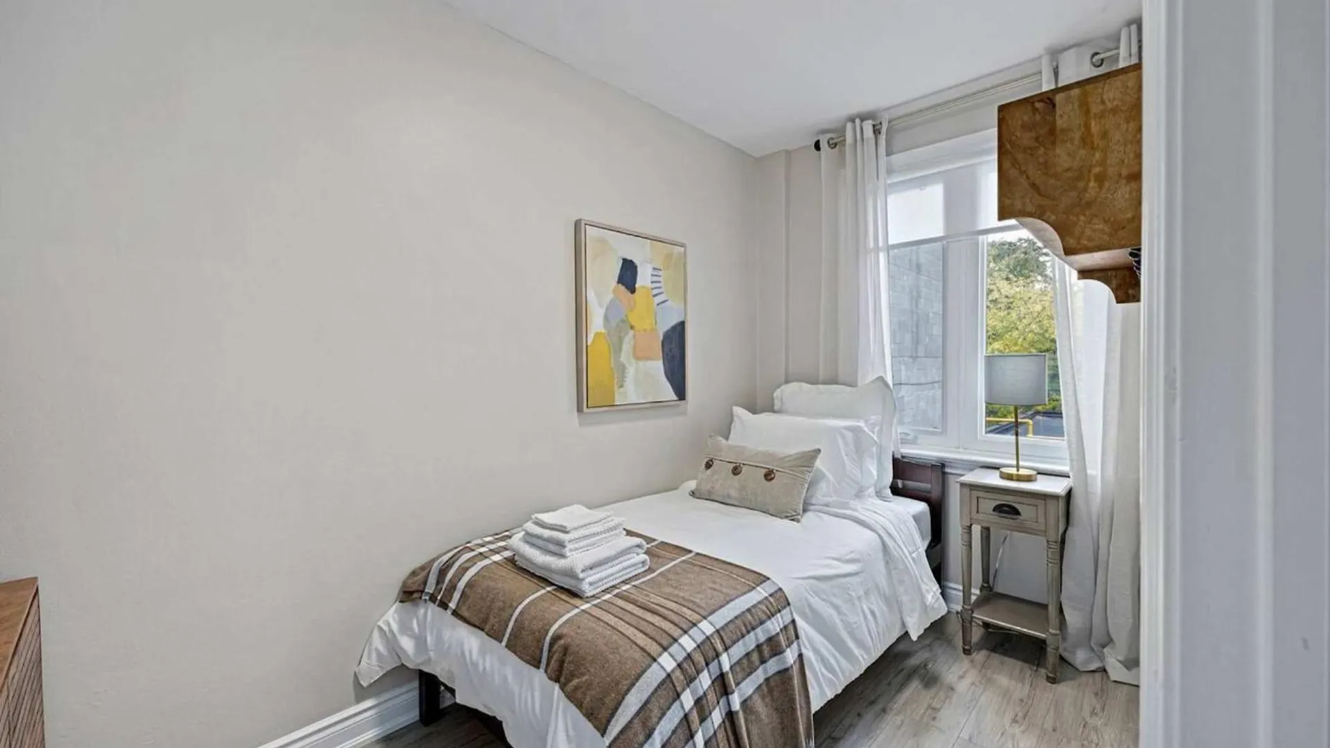 Casa St Clair - Family Suite W Patio Toronto Hotel